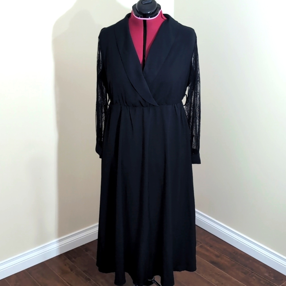 Bloomchic| NWT Black Maxi Dress With Lace Sleeves